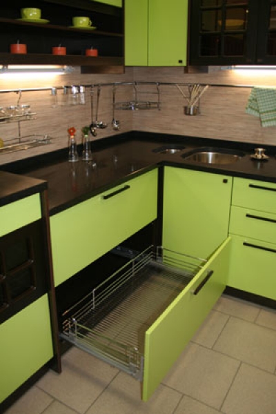 Кухня зеленая